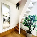 Einzigartige Schone Altbau- Im Zentrum *