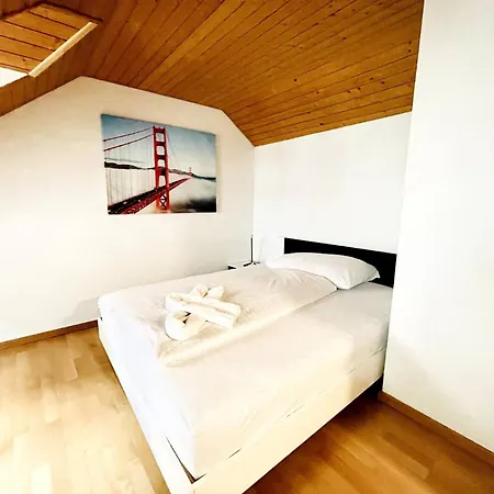 Lägenhet Einzigartige Schone Altbau- Im Zentrum