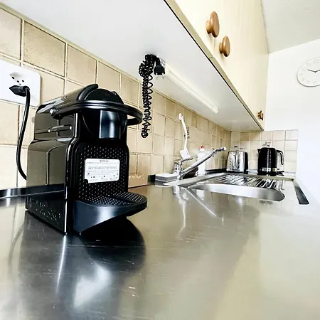 Einzigartige Schone Altbau- Im Zentrum Apartment *