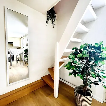 Einzigartige Schone Altbau- Im Zentrum *