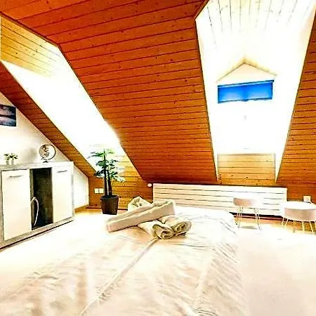 Einzigartige Schone Altbau- Im Zentrum Lägenhet *