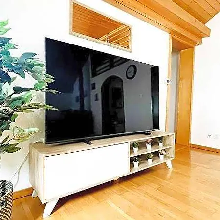 Lägenhet Einzigartige Schone Altbau- Im Zentrum